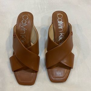 NWOT Calvin Klein leather slide, size 7M